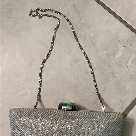 Silver clutch with shoulder chain. Lightly used - Picture 5 of 5